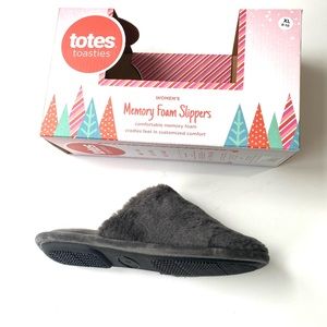 TOTES NWT Womens XL 9-10 Gray Faux Fur Slip On Memory Foam Slippers